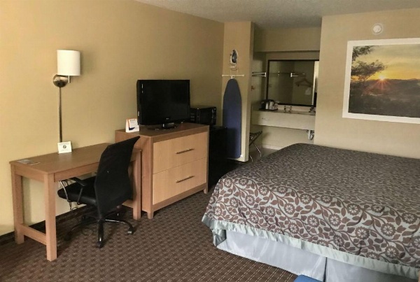 Days Inn By Wyndham Lexington/Columbia image 14