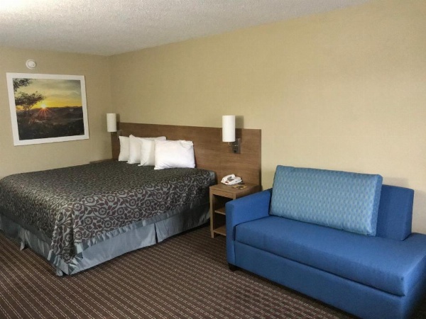 Days Inn By Wyndham Lexington/Columbia image 17