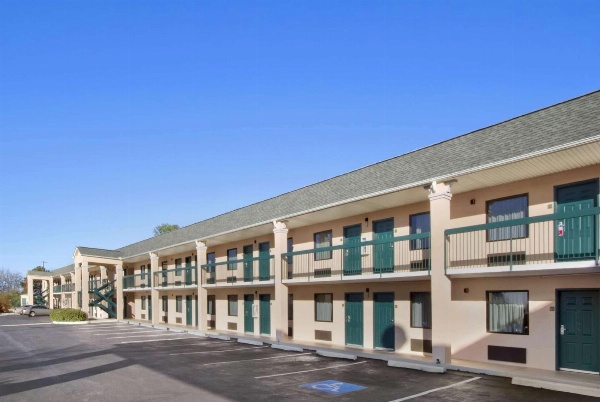 Days Inn By Wyndham Lexington/Columbia image 2